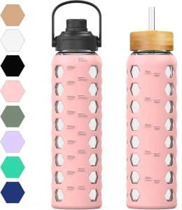 MUKOKO 32oz Glass Water Bottles with 2 Lids-Handle Spout Lid&Bamboo Straw Lid, Motivational Water Tumbler with Time Marker Reminder and Silicone Sleeve, Leakproof-Pink-1 Pack