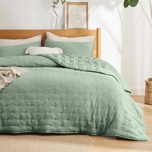 Bedsure Quilt Bedding Set Green Bedspread Coverlets Queen Size - Lightweight Soft for All Seasons, Cross Stitch Quilt Set, 3 Pieces, 1 Quilt (90